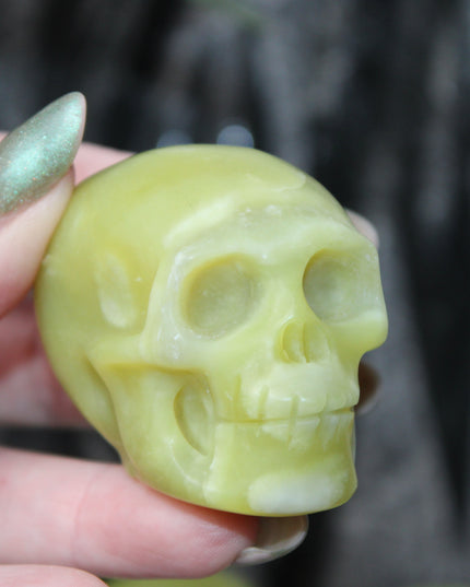Lemon Jade Skull – Crystal Carving for Confidence, Luck & Creativity, Hand-Carved Yellow Stone, Spiritual Decor - EC Plugs