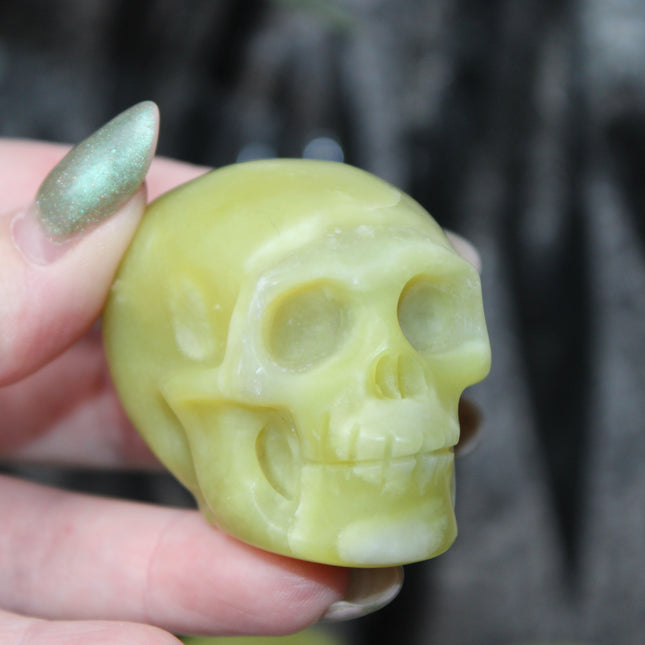 Lemon Jade Skull – Crystal Carving for Confidence, Luck & Creativity, Hand-Carved Yellow Stone, Spiritual Decor - EC Plugs