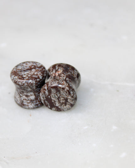 These Double Flare Brown Snowflake Obsidian Plugs bring together natural stone beauty and meaningful energy—perfect for everyday wear, spiritual practice, or anyone seeking balance with a striking, earthy edge.
