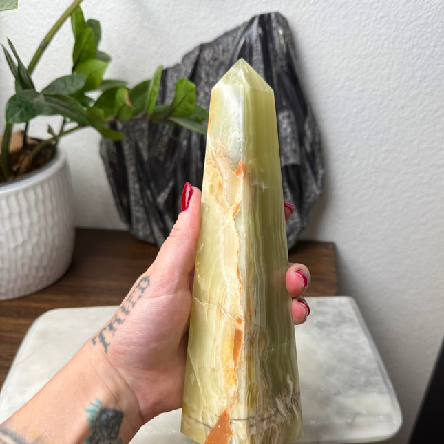 This Green Onyx Tower not only makes a stunning visual impact, but also brings harmonizing energy to any space. Whether used in meditation, intention-setting, or simply admired for its beauty, it’s a powerful companion for personal growth and mindful living.