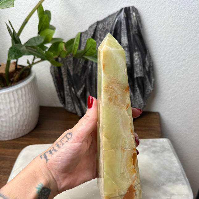 This Green Onyx Tower not only makes a stunning visual impact, but also brings harmonizing energy to any space. Whether used in meditation, intention-setting, or simply admired for its beauty, it’s a powerful companion for personal growth and mindful living.