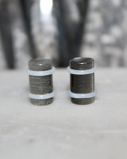 These No Flare Gray Cat Eye Plugs are an excellent choice for stretched ears seeking a modern, understated look with a touch of crystal-inspired sheen. Smooth, neutral, and elegant.