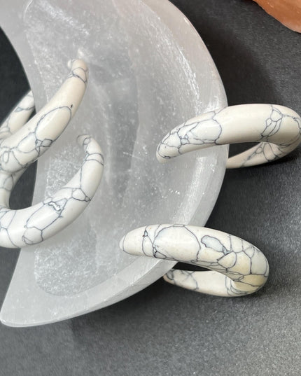 Howlite Pincher Gauges, white and black (pair)