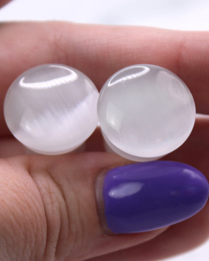 Polished white cat eye glass plugs with subtle chatoyancy and secure single flare design – perfect for everyday wear.