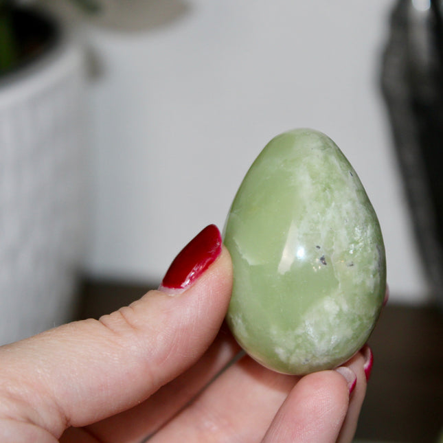 Xiuyan Jade Decorative Egg – Polished Green Crystal for Healing, Balance & Serenity, Altar Decor, Feng Shui, Spiritual Gift - EC Plugs