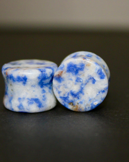 These Sodalite Double Flared Plugs bring natural beauty and calming energy to your stretched ears. Perfect for everyday wear or spiritual intention, they offer both style and substance.
