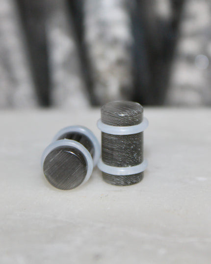 These No Flare Gray Cat Eye Plugs are an excellent choice for stretched ears seeking a modern, understated look with a touch of crystal-inspired sheen. Smooth, neutral, and elegant.