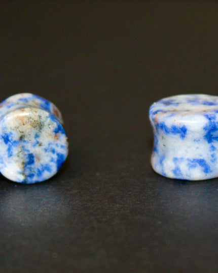 These Sodalite Double Flared Plugs bring natural beauty and calming energy to your stretched ears. Perfect for everyday wear or spiritual intention, they offer both style and substance.