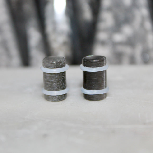These No Flare Gray Cat Eye Plugs are an excellent choice for stretched ears seeking a modern, understated look with a touch of crystal-inspired sheen. Smooth, neutral, and elegant.