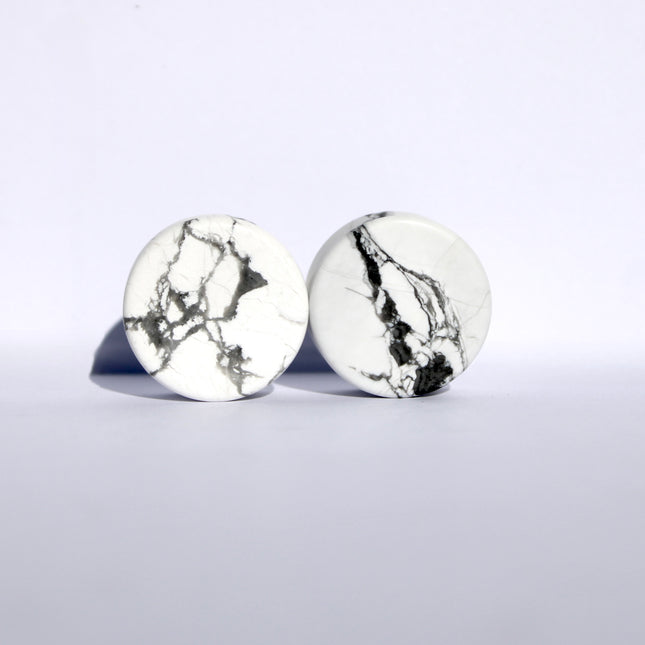Howlite Stone Double Flare Plugs – Natural White & Gray Veined Gauges (Pair)