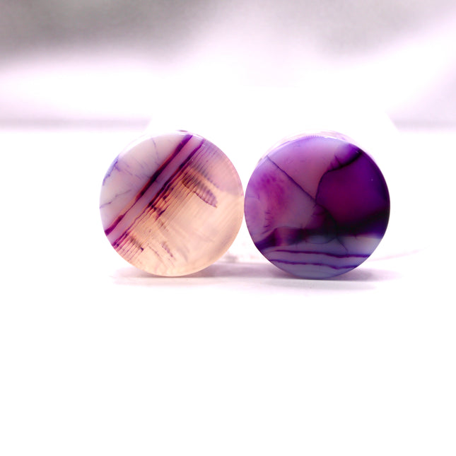 These Purple Striped Agate Plugs showcase eye-catching banded patterns and vivid color in a comfortable double flare design. Polished to a glossy finish, they’re a stylish choice for stretched ear jewelry collections.