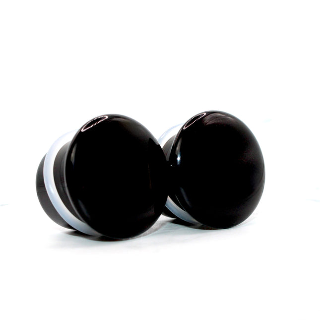 These Black Obsidian Single Flare Plugs are carved from genuine volcanic glass and polished for a bold, minimalist look. The secure single flare design with O-rings ensures comfortable, everyday wear for stretched lobes.