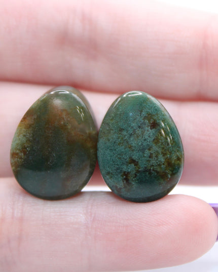 These Moss Agate Tear Drop Plugs are hand-carved from genuine moss agate, showcasing unique green hues and natural, moss-like patterns within the stone. The tear drop shape offers a stylish alternative to traditional round plugs, and the double flare design ensures a secure, comfortable fit without the need for O-rings.