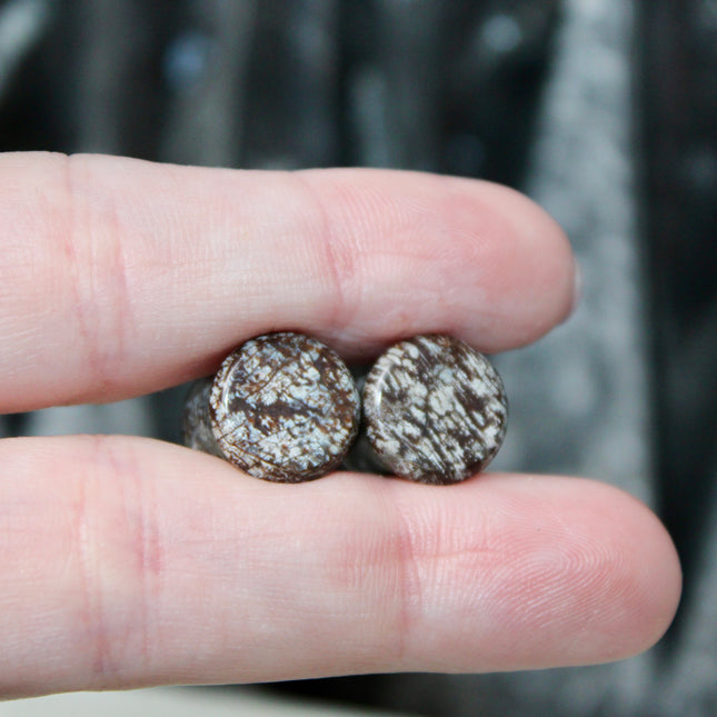 These Double Flare Brown Snowflake Obsidian Plugs bring together natural stone beauty and meaningful energy—perfect for everyday wear, spiritual practice, or anyone seeking balance with a striking, earthy edge.