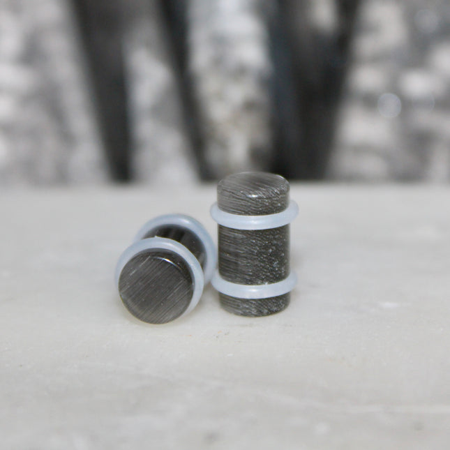 These No Flare Gray Cat Eye Plugs are an excellent choice for stretched ears seeking a modern, understated look with a touch of crystal-inspired sheen. Smooth, neutral, and elegant.